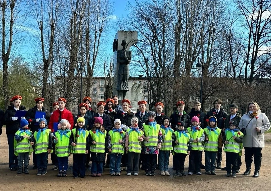 e2b8bd97 f4f8 4ffc b549 69196463774a